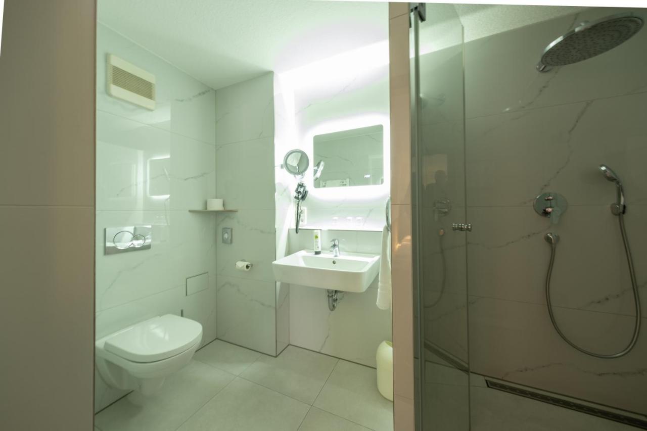 Hotel Baer Sinsheim Bagian luar foto