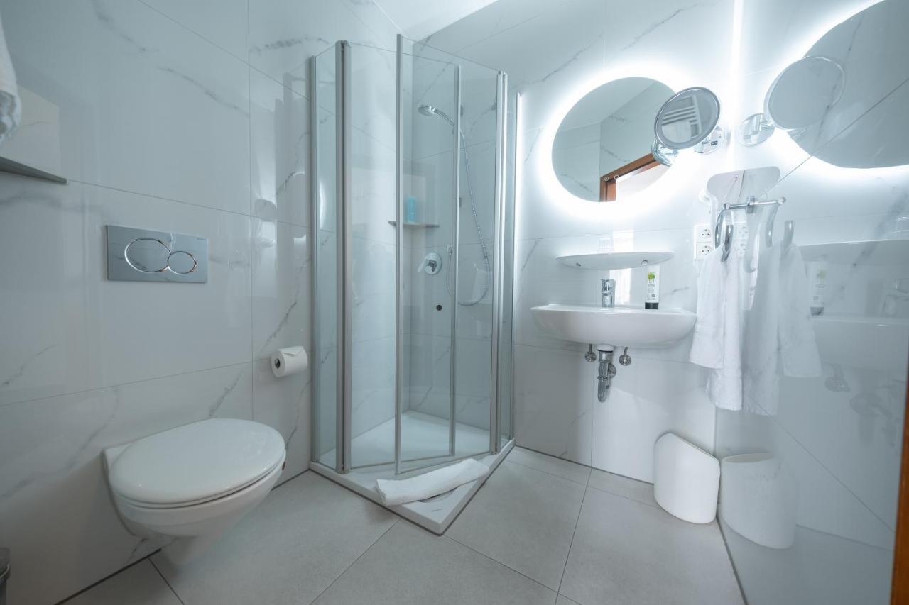 Hotel Baer Sinsheim Bagian luar foto